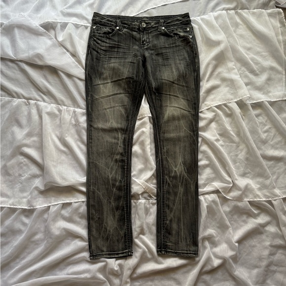 Almost Famous Low Rise Straight Leg Jeans - Picture 1 of 15